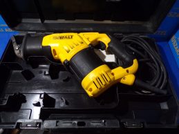 DEWALT DWE357 Orrfűrész jótállással, főkép