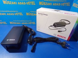 ÚJSZERŰ! Bosch BCS220 akkumulátortöltő 4A 220-240V standard töltő jótállással, főkép