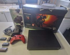 Microsoft Xbox One X 1TB Játékkonzol + Venom dual töltő jótállással, főkép